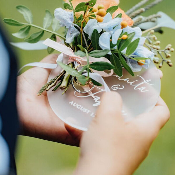 Baltas līmplēves dizains un matēta organiskā stikla gredzenu pamatne