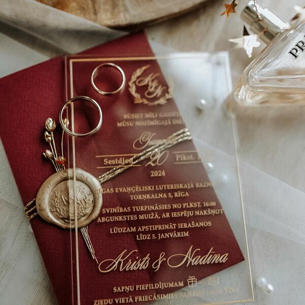 Kāzu ielūgums no caurspīdīga organiskā stikla