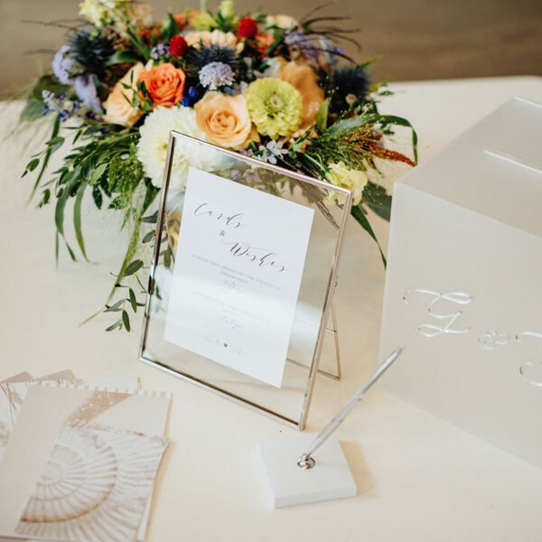 Matēta organiskā stikla kaste apsveikumiem