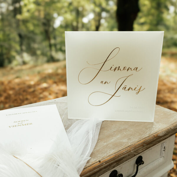 Matēta organiskā stikla kaste apsveikumiem