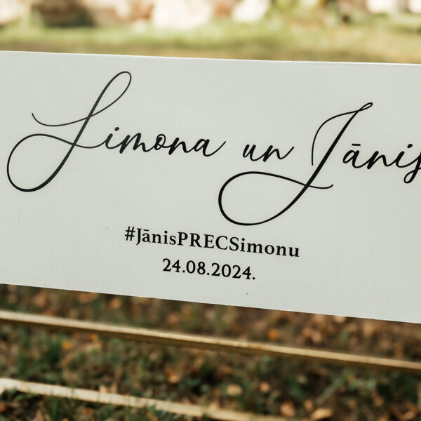 Melnas līmplēves dizains