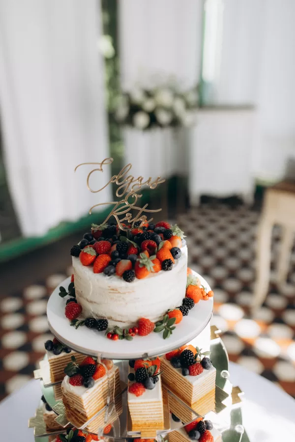 Zelta kāzu tortes toperis