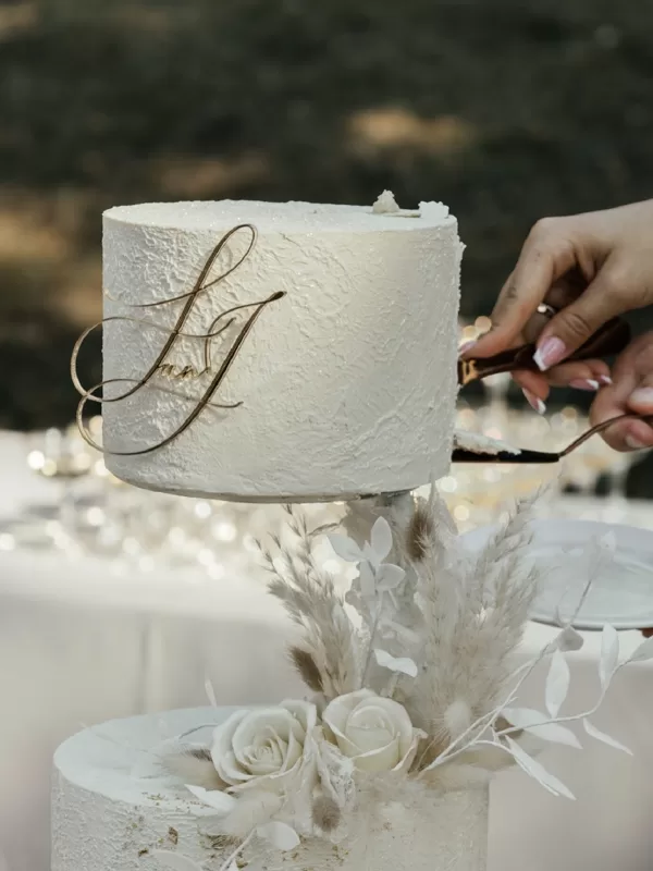 Zelta kāzu tortes toperis